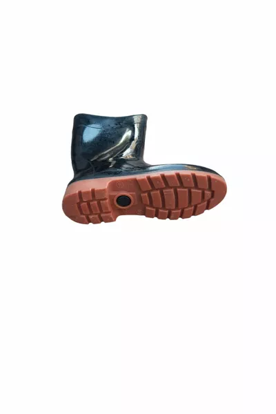 أحذية طويلة ()