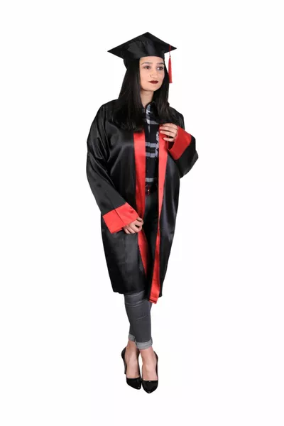 ثوب + كاب التخرج من المدرسة المتوسطة