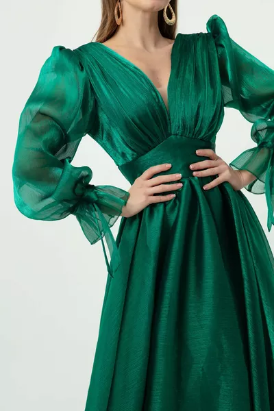 المرأة الزمرد الأخضر بالون الأكمام الخامس الرقبة مساء اللباس الطويل