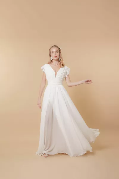 Weißes ausgestelltes Kleid aus Chiffon drapiert