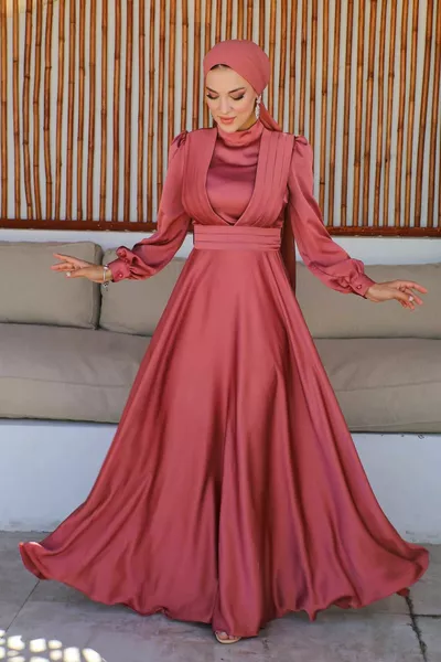 Poeder voorgedrapeerde satijnen avondjurken