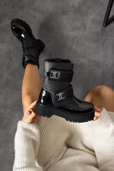 أحذية الأم وابنتها المركبة