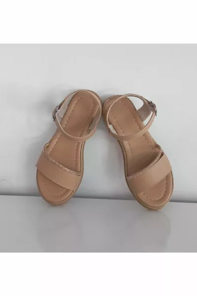 Дамски сандали Saknuk Stone с единична лента с катарама в телесен цвят