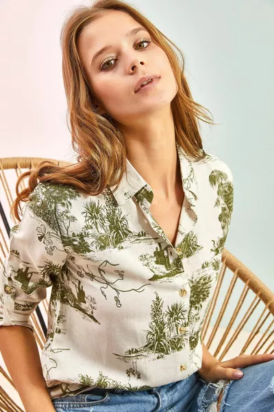 Дамска риза от горски лен със сгънат ръкав