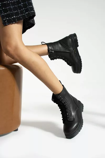 حذاء نسائي أسود (نعل 4 سم)