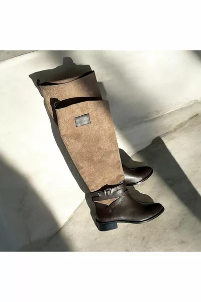 أحذية من جلد الغزال