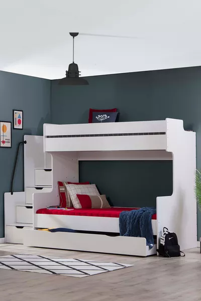 Двухъярусная детская комната с лестницей и ящиками, белого цвета