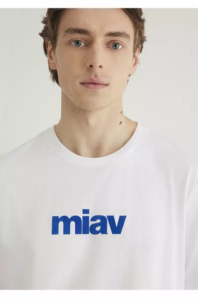 Футболка белая с принтом Miav, обычный крой / Regular Fit 