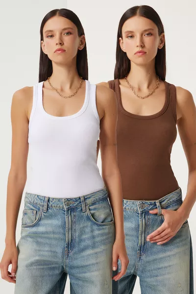 قميص داخلي محبوك بسلكين وحمالات سميكة بني وأبيض 