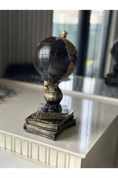 Декоративна фигурка със златни износени детайли