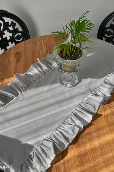 عدّاء رمادي بكشكشة 