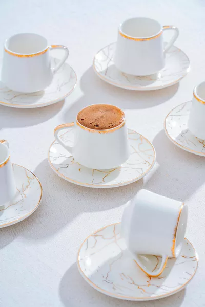 Service de 6 tasses à café blanches Milla