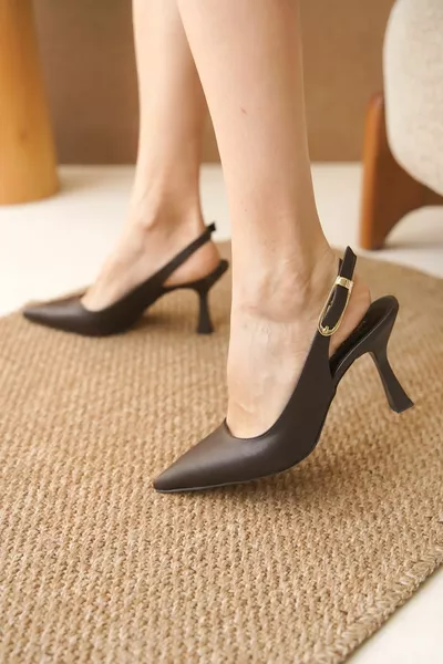 حذاء نسائي بكعب مدبب من أوفيس - بني