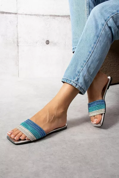 صنادل نسائية أنيقة بأحجار عصرية