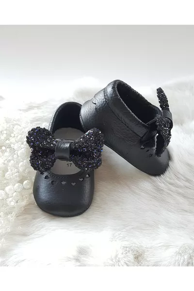 أليس حذاء موكاسين أسود من جلد طبيعي مزين بالأحجار