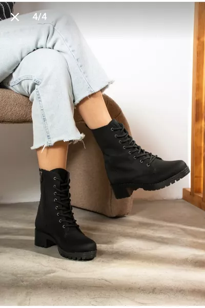 حذاء نسائي بكعب عالٍ وحبل