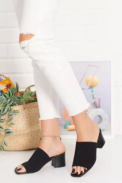 شبشب نسائي محبوك بكعب