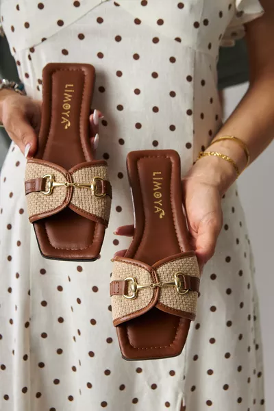 شباشب نسائية إيلانور بزر توكا ومستوية القاع