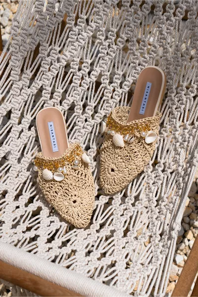 صندل نسائي ليزا بيج بتفاصيل قواقع البحر المحبوكة