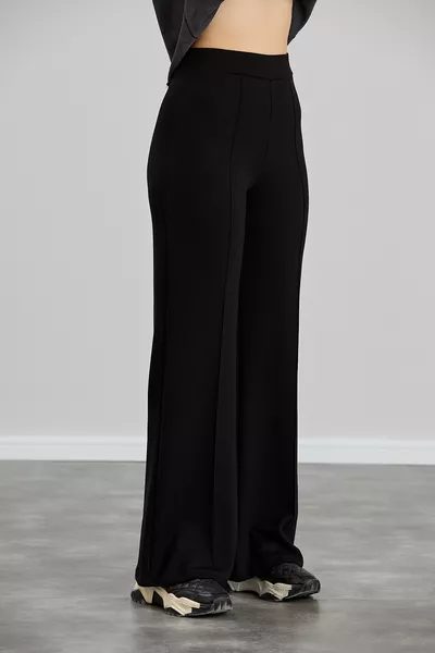 بنطال نسائي من ماغنت الأسود بقصة أرجل واسعة، خصر مرتفع، ناعمة الملمس، مطاطي عند الخصر ومرن