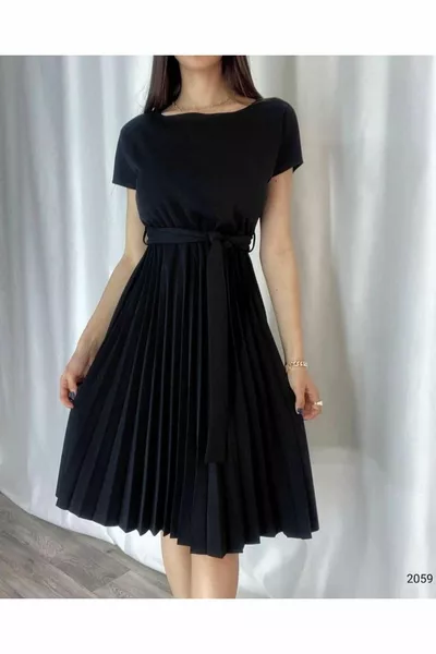 المرأة السوداء، تنورة مطوي حزام كريب النسيج اللباس