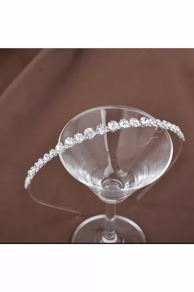 تاج كريستالي نسائي فضي خاص مرصع بالأحجار