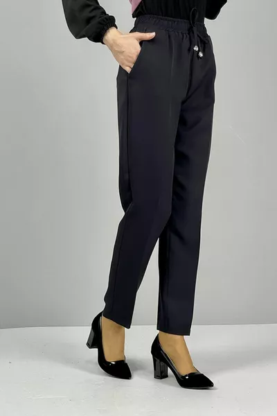 Pantalon femme taille élastique en tissu léger coupe carotte longueur cheville