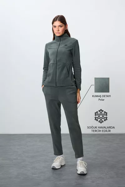 طقم رياضي نسائي بولار كبير الحجم بأكمام طويلة وياقة مربوطة بنسيج ناعم سميك مطرز -