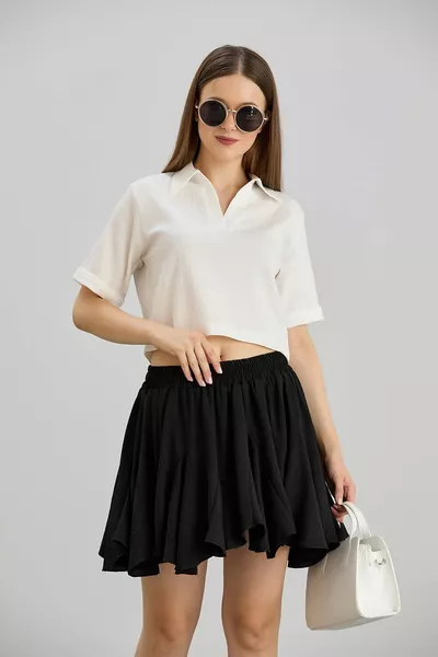 تنورة قصيرة سوداء بخصر مطاطي