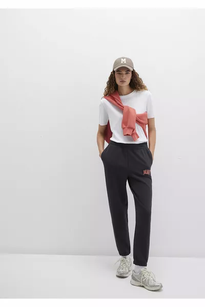 سروال رياضي أنثراسيت بطباعة شعار 