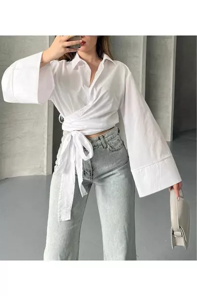 قميص إسباني بأكمام ملفوفة وحزام عند الخصر