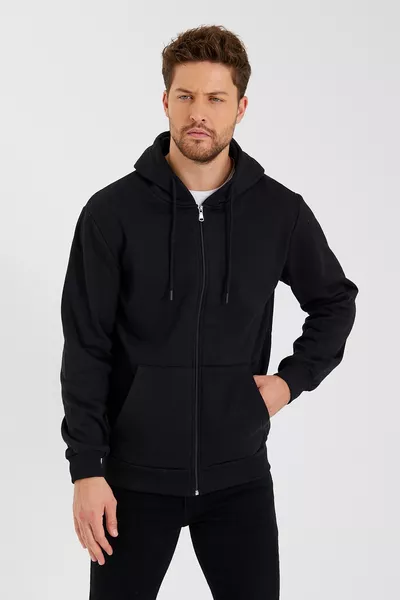 سويت شيرت رجالي بسحّاب مع كابيشون وجيوب على شكل كنغر باللون الأسود داخله من القطن