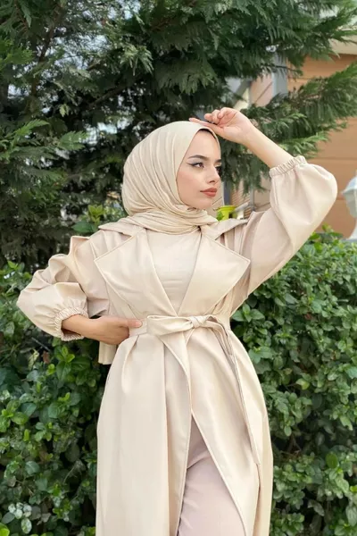 Trenchcoat met ceintuur, ballonmouwen en crème kleur