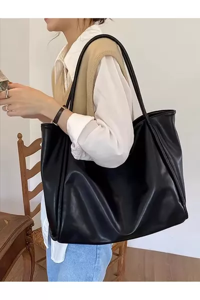 حقيبة نسائية سوداء بسحاب