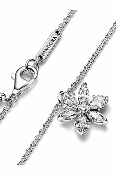 قلادة عشبية متلألئة