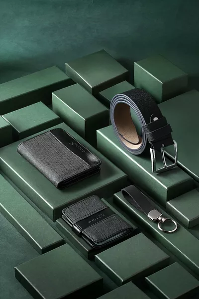 Набор черный: ремень, кошелек, держатель для карт, брелок в подарочной коробке