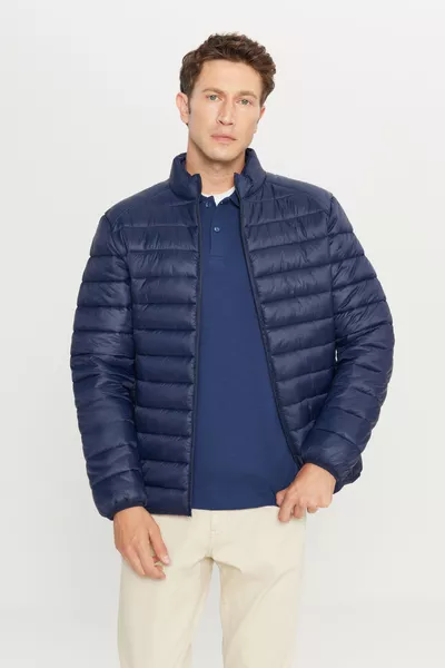 معطف رجالي مبطن بالليف خفيف الوزن يحتفظ بالحرارة ومقاوم للرياح