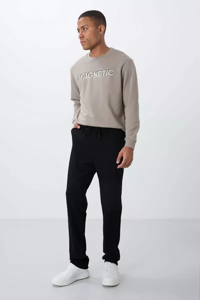 Pantaloni da tuta da uomo neri con coulisse, tasche, taglio standard e gamba classica - 