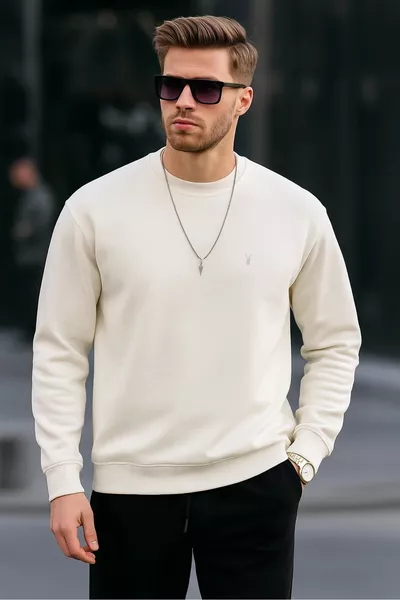 سويت شيرت رجالي بلون الكريمي بأكمام طويلة وياقة دائرية وتناسب مريح