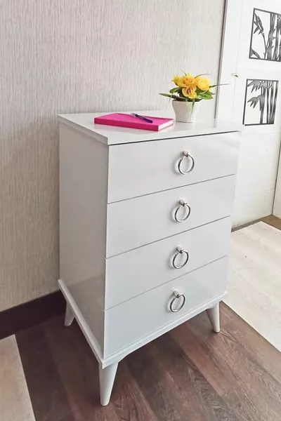 ديموبا- خزانة فضية بأربع أدراج