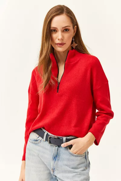 كنزة نسائية محبوكة بياقة عالية وسحّاب أحمر