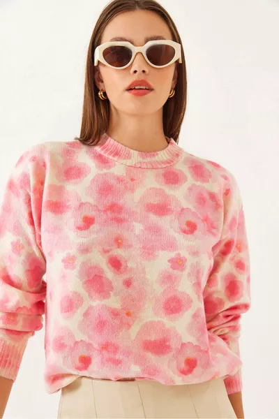 كنزة صوف نسائية مطرزة