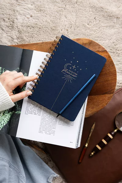  Спирален Ленен Блокнот за Безсрочно Планиране Тъмносин