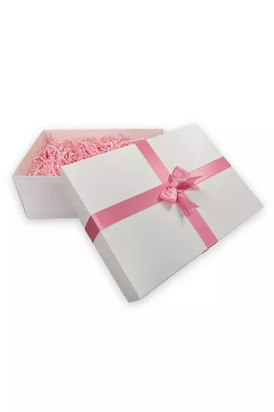 Большая белая подарочная коробка с розовой ленточкой, пустая