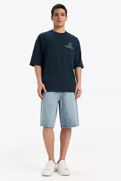 تي شيرت فضفاض برقبة دائرية وطبعة على الظهر بأكمام قصيرة SP