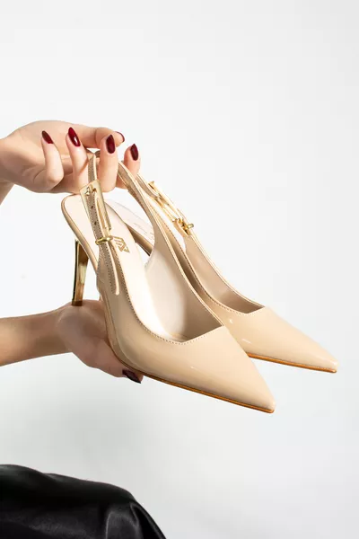 حذاء نسائي بكعب عالي من أتل