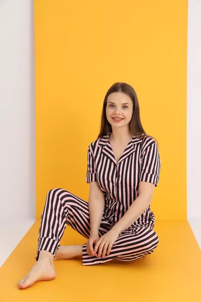 طقم بيجامة قطني بأزرار