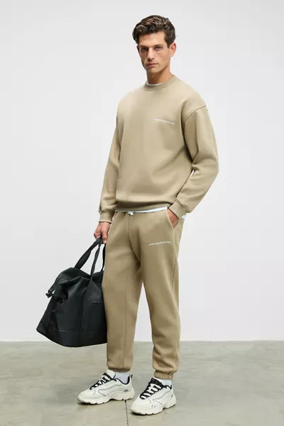 طقم رياضي رجالي مارشال من القطن مبطن من الداخل وبتطريز، باللون الرمادي الداكن، بقصة مريحة