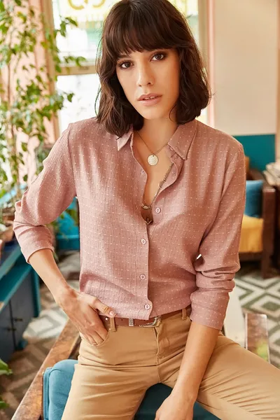 Chemise fluide texturée couleur rose fané pour femme 