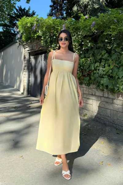 أصفر – فستان نسائي طويل صيفي قطن – حمالات قابلة للربط من الكتف مع تفاصيل تجعيد بدون بطانة